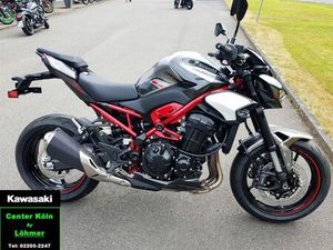 KAWASAKI Z900 MODELL 2025 MIT QUICKSHIFTER