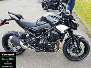 KAWASAKI Z900 MODELL 2025 MIT QUICKSHIFTER