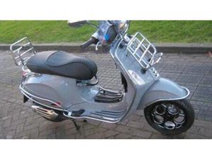 TE KOOP VESPA SPRINT COSTUM MET 850 KM OP DE TELLER — SCOOTERS | VESPA — MARKTPLAATS