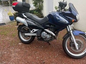 MOTO SUZUKI