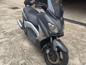YAMAHA XMAX 250