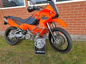② KTM ADVENTURE 950