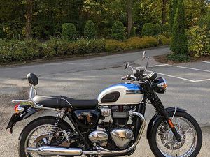 TRIUMPH BONNEVILLE T100