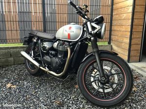 TRIUMPH STREET TWIN