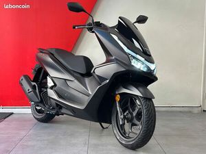HONDA PCX 125 DX NOIR MAT - PROCHE DU NEUF - ÉCRAN TFT COULEUR - SUSPENSION AMÉLIORÉE - SCOOTER PERMIS A1 / B