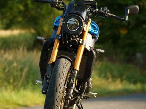 YAMAHA XSR900 – 2023 – 4 700 KM – ÉTAT IRRÉPROCHABLE