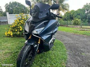 HONDA FORZA 750 BLEU EXCELLENT ÉTAT