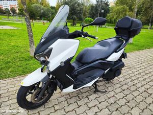 YAMAHA X-MAX 250