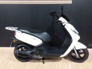 PEUGEOT KISBEE 50 4T 2023 50 CM3 | SCOOTER | 12 931 KM | BLANC | 22100 QUEVERT