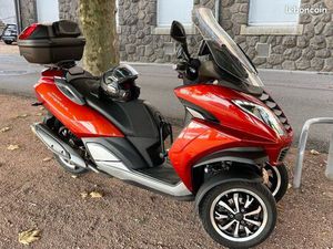 SCOOTER 3 ROUES 400CM3 METROPOLIS