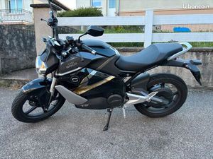 SUPER SOCO TS STREET HUNTER 2 BATTERIES ÉQUIVALENT 50 CM3 (PERMIS AM)