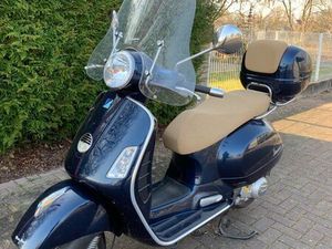 VESPA GTS 125 – 2017 – 8 000 KM – TRÈS BON ÉTAT