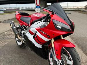 ② YAMAHA YZF R1