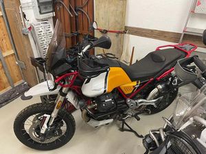 MOTO GUZZI V85TT REISEENDURO