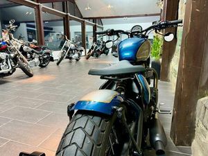 TRIUMPH BONNEVILLE BOBBER UMBAU WUNDERKIND CUSTOMBIKE