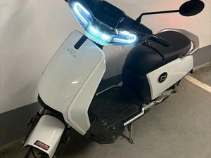 ELEKTROROLLER SUPER SOCO CUX 45 KM/H