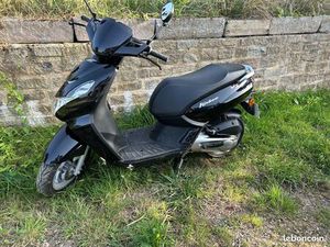 KISBEE 50 PEUGEOT SEULEMENT 310KM AVEC FACTURE