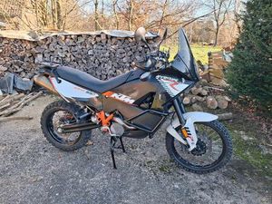 ② KTM ADVENTURE 990 R