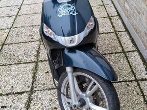 ② PEUGEOT TWEET A KLASSE