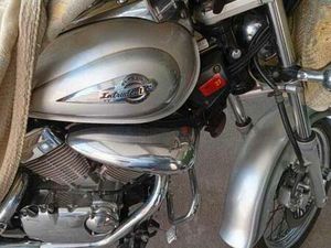 SUZUKI - INTRUDER LC