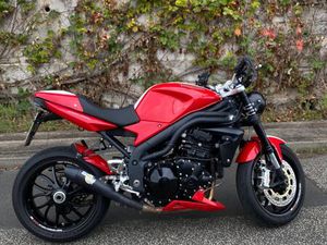 TRIUMPH SPEED TRIPLE 1050 SE