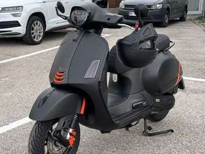 VESPA GTS SUPER SPORT 125 SCHWARZ