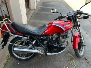 YAMAHA XS400 12E MIT KOFFER UND GEPÄCKTRÄGER