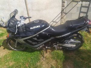 VEND UNE MOTO SUZUKI