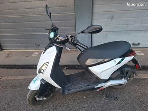 SCOOTER PIAGGIO 1 ACTIVE 2,3KWH - TRÈS BON ÉTAT