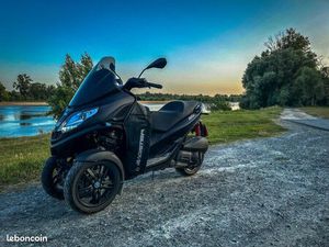 PIAGGIO MP3 300 – TRÈS FAIBLE KILOMÉTRAGE – 1 400 KM