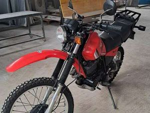 YAMAHA XT 550 ROSSO