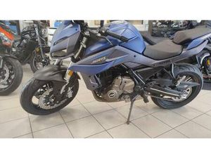 VENDO QJ MOTOR SRK 700 (2023 - 25) USATA A CREMA (CODICE 9927442) - MOTO.IT