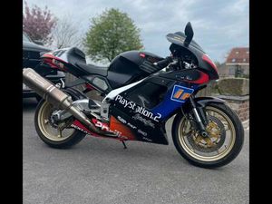 ② APRILIA RSV 1000 TOPSTAAT