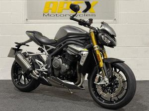 TRIUMPH SPEED TRIPLE 1200 1 OWNER! BLUETOOTH! HEATED GRIPS! CRUISE CONTROL! 1160 CC