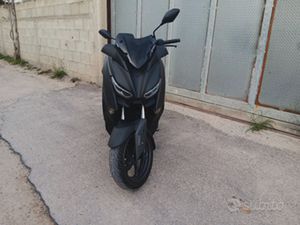 YAMAHA XMAX 300