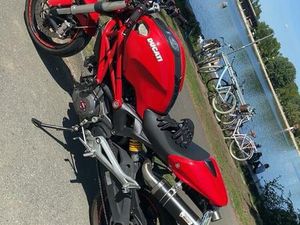DUCATI MONSTER 696