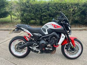2018 18 YAMAHA MT-09 ABS NAKED MT09 900 TRIPLE 13K MT 09 900 WHITERED EXTRAS