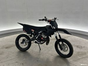SUPERMOTO / BLACK EDITION / RAKENNETTU
