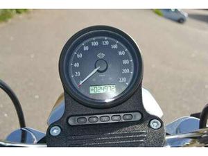 HARLEY-DAVIDSON XL 883