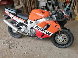 HONDA CBR 900 SC 28