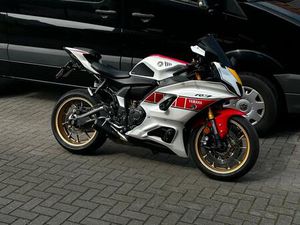 YAMAHA R7 ANNIVERSARY EDITION