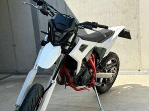 125 SUPERMOTO