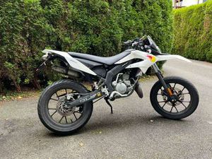 X TREME SUPERMOTO