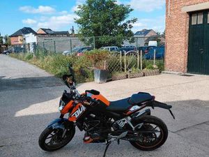 ② KTM DUKE 125 ABS (2016)