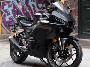YAMAHA - R3 2025