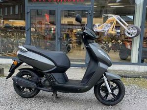 ② PEUGEOT KISBEE 50 CC