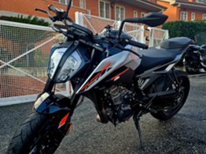 KTM DUKE 790