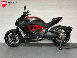 DIAVEL 1200 CARBON