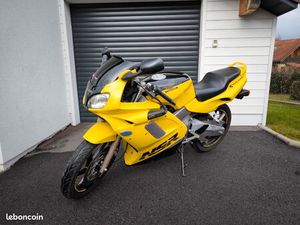 HONDA NSR 125 – 1994 – MOTEUR REFAIT – CARBU NEUF – BON ÉTAT