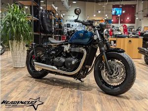 2026 TRIUMPH BONNEVILLE BOBBER // INTERSTELLAR BLUE/SAPPHIRE BLA